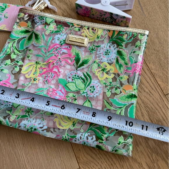 NWT Lilly Pulitzer Water Resistant Vinyl Beach Day Pouch, Best Fishes - Picture 6 of 6